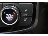 ■シートヒーター&ベンチレーション■ボタンひとつでシートがホカホカ。寒い冬でも快適にドライブ!夏はベンチレーションで、シートの蒸れを軽減できます。