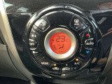 車内の温度管理がワンタッチで簡単に出来るのがオートエアコンです。これでいつでも快適ドライブが出来ますね!