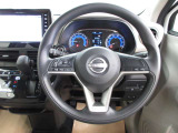 運転が楽しくなる明るく開放的な運転席まわりです。