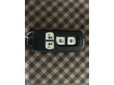 スマートキー付!キーを取り出さなくてもドアロックの施錠・開錠、エンジンの始動が出来ます!雨の日や荷物の多い日にとても便利ですね♪