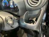 運転席側前部にドリンクホルダーあります♪運転中でも手が届きやすい位置にあって使い易いです♪