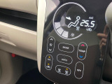 【オートエアコン】一度お好みの温度に設定すれば、車内の温度を検知し風量や温度を自動で調整。暑い&hellip;寒い&hellip;と何度もスイッチ操作をする必要はありません。快適な車内空間には必須の機能ですね♪
