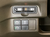 ハンドルの左下にETCがついています。高速道路の料金所の通過も楽々です。 カードの取り出しもしやすい場所についています。