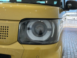 LEDヘッドライトは、点灯の瞬間から最大光量を発揮し、突然暗くなるトンネルなどでの安定感を高めます。