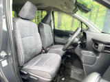 運転席シート廻りは使用感も少なく、良好な状態となっています。前オーナー様が丁寧に使っていたことがよくわかりますね。