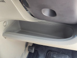 運転席周辺の収納も充実したドライバーズロアポケット。細かな使い勝手にも配慮されています。