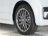 認定中古車では、厳しいHonda認定基準をクリアした厳選されたHonda認定中古車のみ、取り扱っております。「ご購入前の安心」「納車後の信頼」を車両と一緒に提供しております。