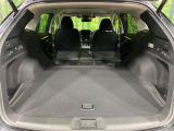 【パワーバックドア】スマートキーや運転席のボタンを押すだけでリアゲートが自動で開閉します!荷物を持っている時や、高い位置にあるバックドアを閉める際に便利な機能です♪