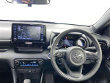 運転席まわりです。 各操作スイッチは使いやすい位置に配置されてます。