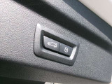 電動リアゲート装備です。バンパー下でのキックスイッチも装備されております。