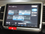 ナビゲーションは純正9インチメモリーナビ(VXM-135VFNi)を装着しております。AM、FM、CD、DVD再生、音楽録音再生、フルセグTVがご使用いただけます。初めて訪れた場所でも安心ですね!
