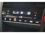 フルオートエアコンが装備されています!お好みの温度設定をするだけでエアコンの風量やモードの切り替えを自動でコントロールしてくれます!ユーザーの操作が少なく燃費走行にもつながります!