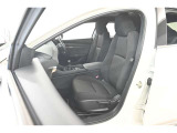 運転席・助手席周りです。きれいに清掃されて使用歴も気になりません。