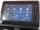 ナビは。地デジTV、FM/AM、ネット動画、レコーダーリンク、Bluetooth Audio、USBメモリー(音楽/動画F再生)、iPod/iPhoneの音楽再生、ハンズフリー、スマホ連携、スマホでの地図更新が可能な高性能大型ナビです。