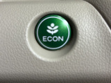葉っぱマークのECONスイッチ!スイッチをONにするだけで、エンジンやエアコンなどを協調制御。燃費の向上に貢献します!