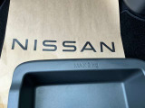 助手席シートアンダーボックスにも荷物が入ります。小物類の整理にも活躍します。