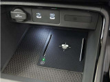 hondaパーキングパイロット搭載。ステアリングやアクセル、ブレーキ、シフト操作を自動で制御し、駐車や出庫時の運転をアシストしてくれます。