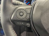 【ステアリングスイッチ】運転中に視線を前に向けたまま画面の操作できます。