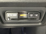 ハンドルの右下にETC2.0がついています。高速道路の料金所の通過も楽々です!。 カードの取り出しもしやすい場所についています。