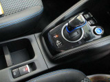 e-POWER専用ドライブシフト。ドライブ、バック、ニュートラルの3つだけの簡単操作!アクセルOFFでブレーキがかかるBモードでの走行は慣れると楽ちんです。