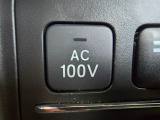100V電源の出力切替を行えるスイッチとなります。アウトドアや災害時の給電にも役立つ機能です。