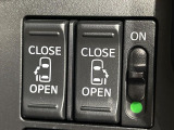 【両側パワースライドドア】スマートキーや運転席のスイッチで後席両側スライドドアの開閉が可能♪電動だから力を入れてドアを開ける必要が無く、小さなお子様でも簡単に開け閉めでき快適です♪
