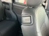 運転席からでも助手席シートを倒すことができます。