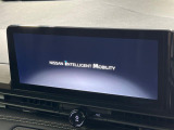 【メーカー純正ナビ】インテリアに溶け込むスタイリッシュな「専用設計」メーカーナビを装備♪視認性や操作性など基本性能にも優れ、より上質なカーライフをお楽しみいただけます。