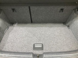 ●すっきりとした見た目のスクエア形状のラゲッジスペースです。また荷物が多い時、急なお買いものの際にもリヤシートを倒していただくことにより十分なスペースを確保できます。