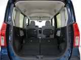 運転にかかわる様々な操作を安全に行えるように視点移動が少なく、操作性に配慮されたスイッチ類が凝縮されたコクピットです。