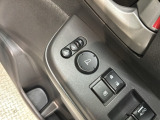 狭い駐車場で便利な電動格納ドアミラーが付いています。