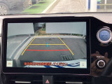 【バックモニター】バックカメラが装着されています。車庫入れが苦手な方もこれがあれば安心ですね