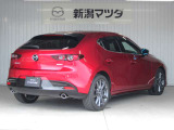 後方から接近する車を検知しドライバーへ注意を促す【ブラインドスポットモニタリング】が装備されています♪また、同乗者が降車し、車の周囲を歩いているとき、注意を促す機能も付いています。