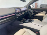 BMWの運転席はドライバーオリエンテッドという構造を採用。ドライバー目線の操作がしやすい設計になっており、ドライブ中にも目線の移動が少なく運転中にも簡単に操作ができます。