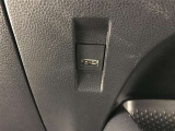 USB給電ポ-トでスマホ等の充電ができます。