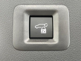 【パワーバックドア】スマートキーや運転席のボタンを押すだけでリアゲートが自動で開閉します!荷物を持っている時や、高い位置にあるバックドアを閉める際に便利な機能です♪