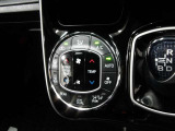 車内の温度管理に便利なオートエアコン☆