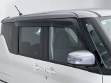 【サイドバイザー】雨の日も気にせず換気ができます。雨の日の喫煙時が非常に便利です。