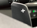 ■パドルシフト■ステアリングから手を離さずに、簡単にシフトチェンジ。マニュアル車感覚のシフトチェンジが愉しめます。自分の手で操縦している感が増して運転を愉しく出来る装備です!