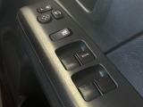 【電動格納ミラー】サイドミラーは電動格納式となっており、狭い駐車場でもキズがつくリスクを抑えられます。