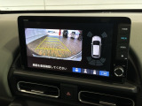 リバースギアに入れるだけで後方の表示へ切り替わります。夜間や雨の日の駐車も楽になりますよ。
