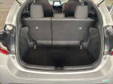 トランク収納スペースをご確認ください。荷物の積み下ろしがしやすい広さを確保しており、日常使いからレジャーまで幅広く活用できます。