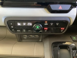 運転席・助手席にはシートヒーターを装備