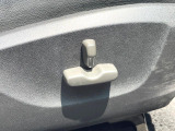 【パワーシート】スイッチ一つで簡単にシートの微調整が可能!電動だから力もいりません!快適なシートポジションにセットして、快適なドライブをお楽しみください。