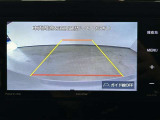 バックモニター付き。 車両後方の映像が画面に表示されるので、車庫入れが苦手な人も安心です。ただし、目視確認もお忘れなくお願いいたします。