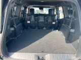 積み下ろしのしやすいデッキにはたっぷりと荷物を積み込んでいただけます。遊びから仕事まで、様々なシーンで頼れます♪