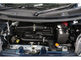 DOHC 12バルブエンジンは、スムーズな加速と優れた燃費性能を両立。自然吸気ならではのリニアなレスポンスと、DOHC構造による軽快な走りが魅力です。