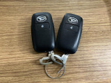 【スマートキー】 スマートキーを携帯していれば、ドアハンドルのボタンを押すだけでロックの解除ができます。