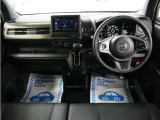 運転にかかわる様々な操作を安全に行えるように視点移動が少なく、操作性に配慮されたスイッチ類が凝縮されたコクピットです。