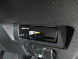 ■高速道路の料金所もノンストレスでスムーズに通過できるETC。スマートなビルトインタイプ!【ETC2.0搭載】※別途登録料がかかります。
